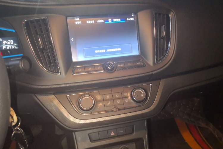 Used Roewe 360 2016 1.5L Automatic Smart Screen Version Audio And AC Panel