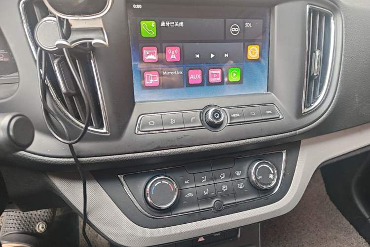 Used Roewe 360 2016 1.5L Automatic Smart Screen Version Audio And AC Panel
