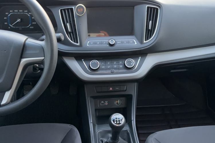 Used Roewe 360 2016 1.5L Manual Smart Screen Version Audio And AC Panel