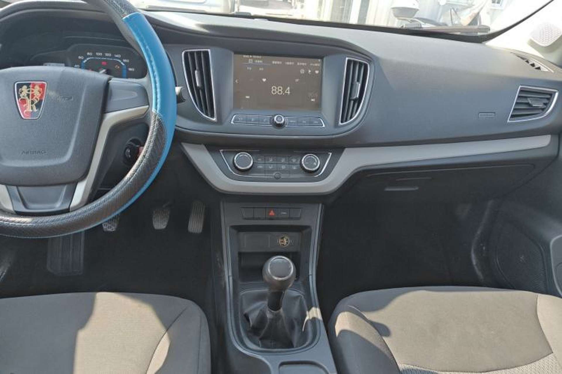Used Roewe 360 2016 1.5L Manual Smart Screen Version Center Console