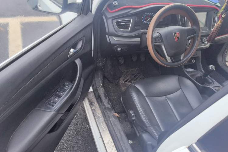 Used Roewe 360 2016 1.5L Manual Smart Screen Version Driver Seat