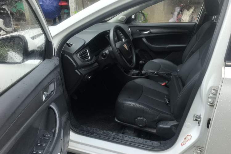 Used Roewe 360 2016 1.5L Manual Smart Screen Version Driver Seat