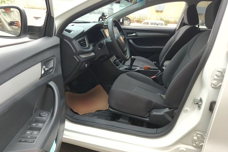 Used Roewe 360 2016 1.5L Manual Smart Screen Version Driver Seat