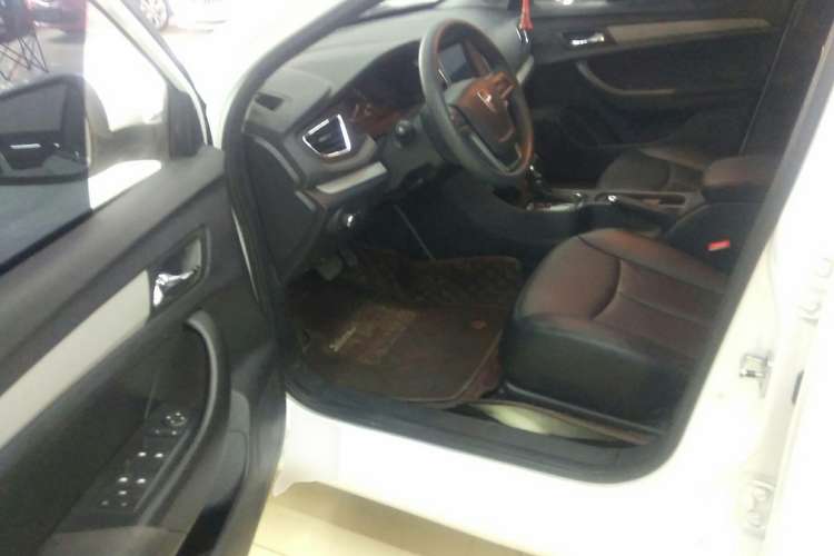 Used Roewe 360 2016 1.5L Automatic Smart Screen Version Driver Seat