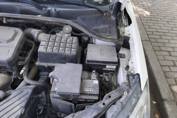 Used Roewe 360 2016 1.5L Automatic Smart Screen Version Engine Bay Left