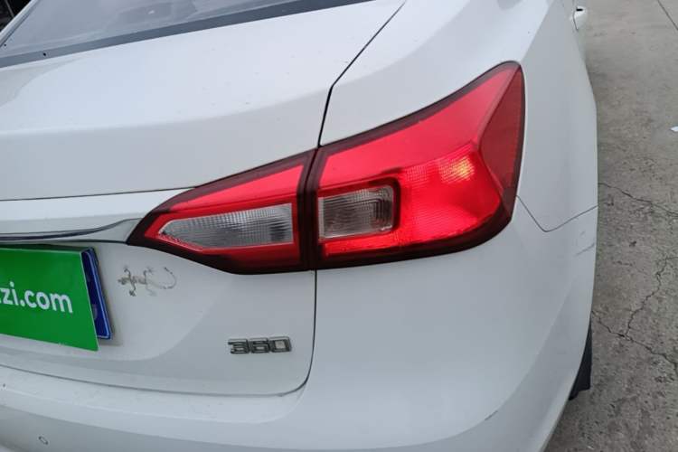 Used Roewe 360 2016 1.5L Automatic Smart Screen Version Exterior 3