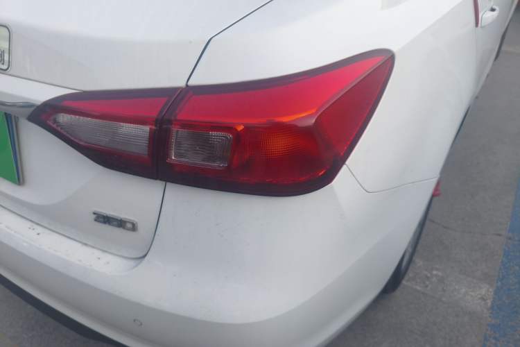 Used Roewe 360 2016 1.5L Manual Smart Screen Version Exterior 3