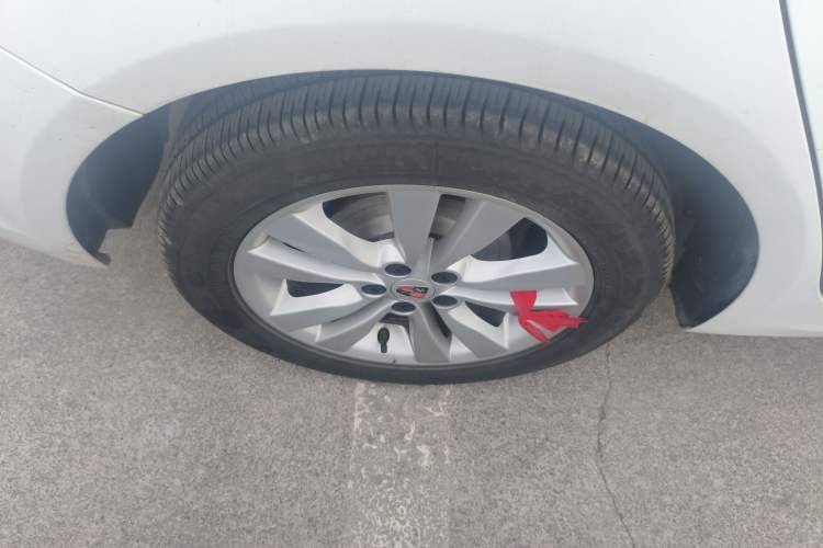 Used Roewe 360 2016 1.5L Manual Smart Screen Version Exterior 5
