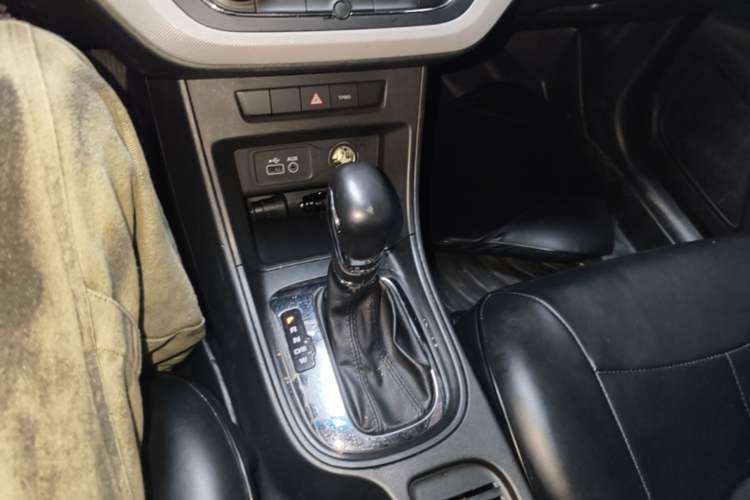 Used Roewe 360 2016 1.5L Automatic Smart Screen Version Gear Lever