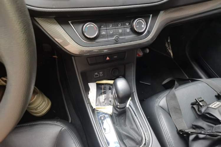 Used Roewe 360 2016 1.5L Automatic Smart Screen Version Gear Lever