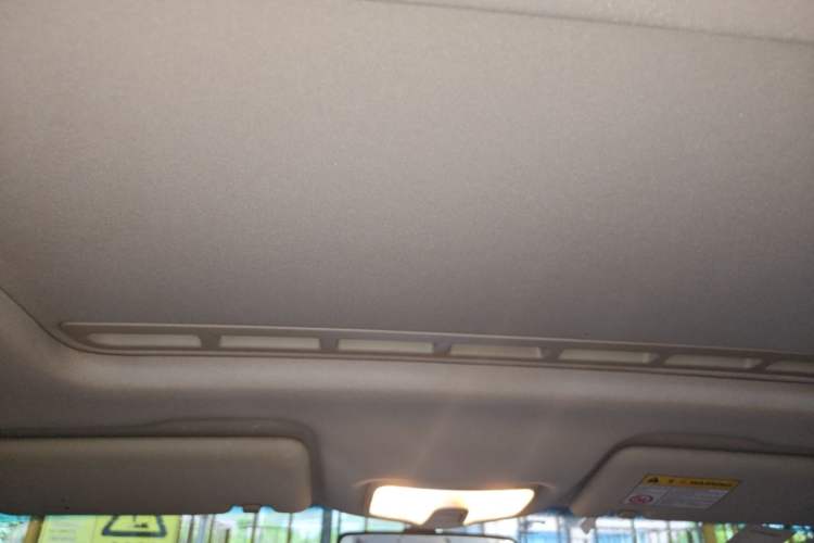 Used Roewe 360 2016 1.5L Automatic Smart Screen Version Headliner