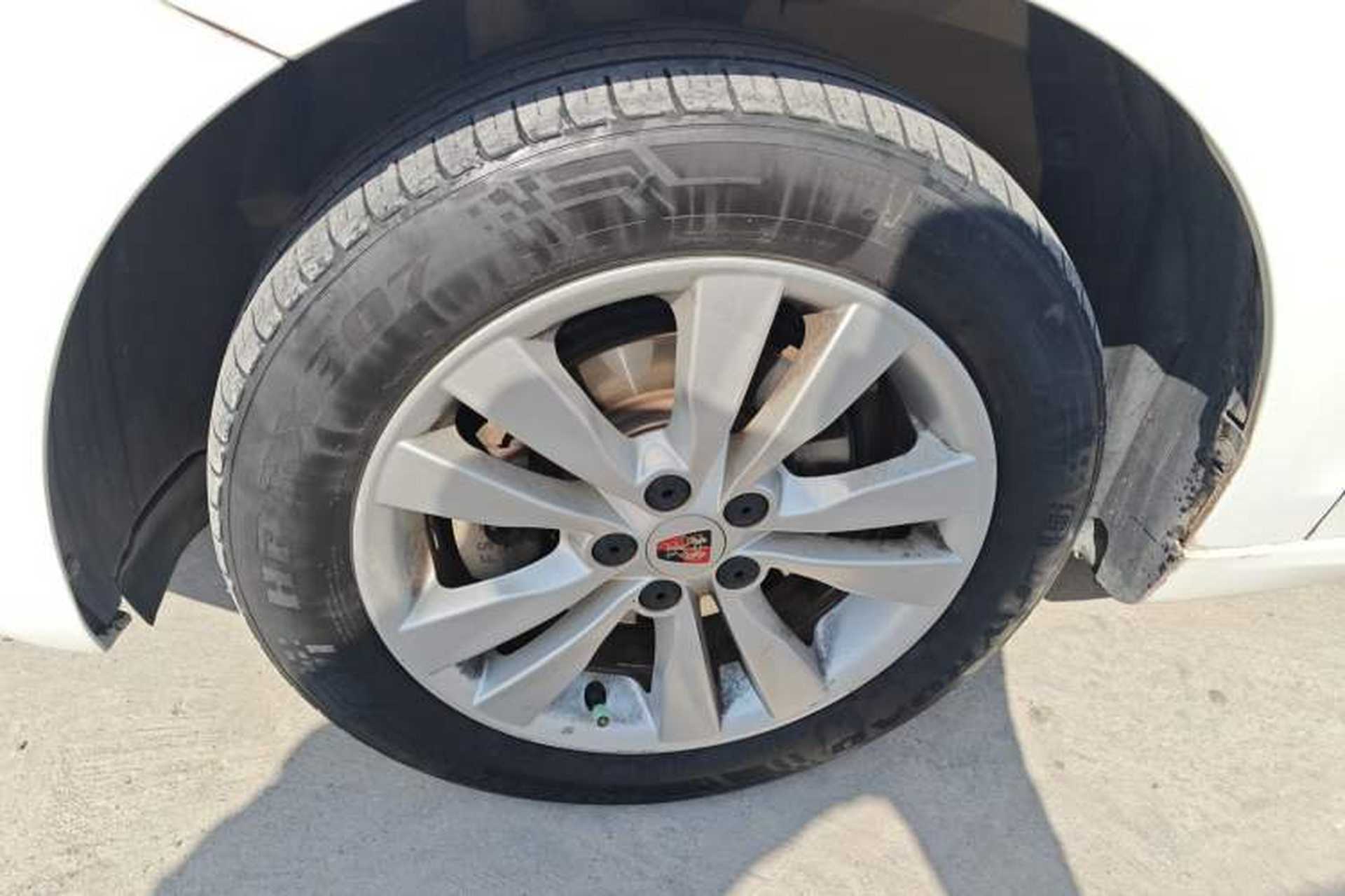 Used Roewe 360 2016 1.5L Manual Smart Screen Version Left Front Wheel Hub
