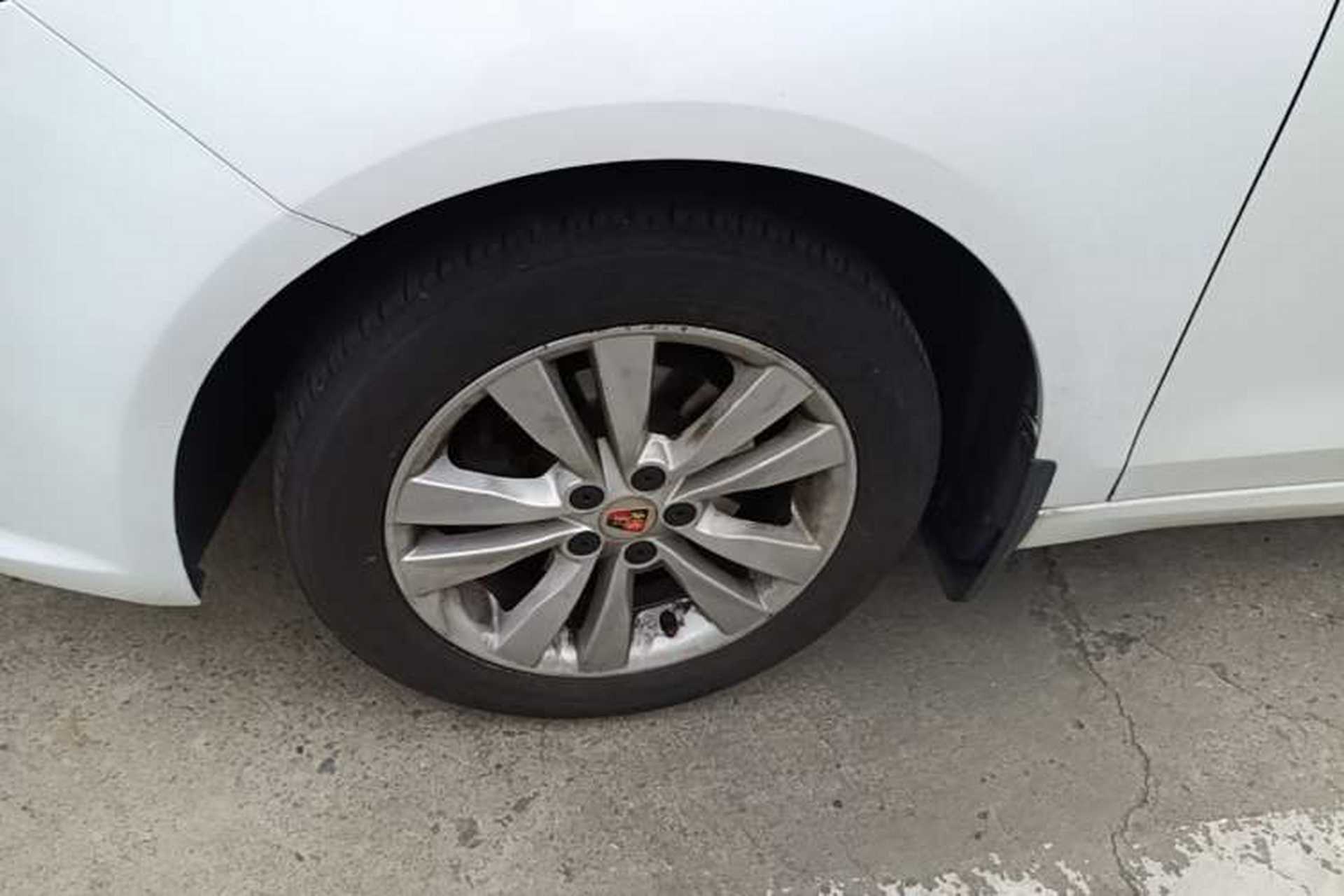 Used Roewe 360 2016 1.5L Automatic Smart Screen Version Left Front Wheel Hub
