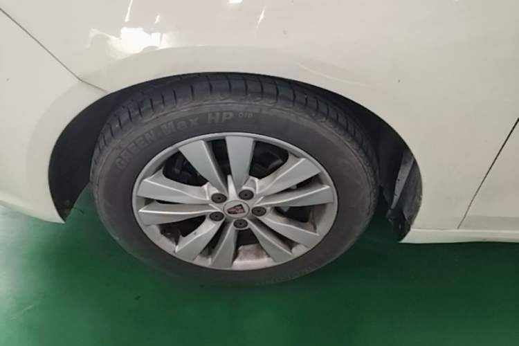 Used Roewe 360 2016 1.5L Automatic Smart Screen Version Left Front Wheel Hub