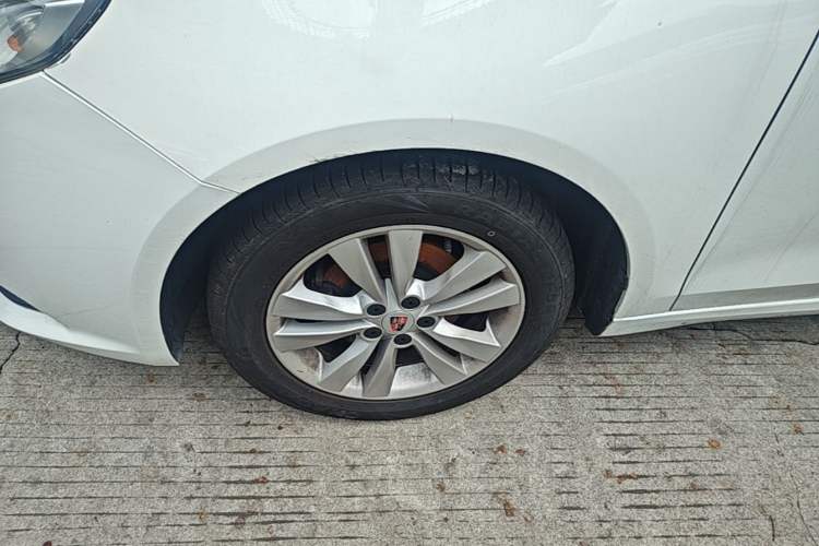 Used Roewe 360 2016 1.5L Automatic Smart Screen Version Left Front Wheel Hub