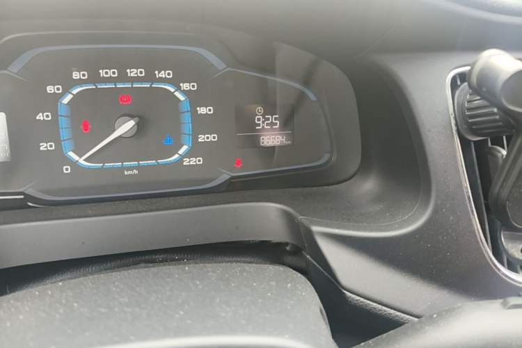 Used Roewe 360 2016 1.5L Manual Smart Screen Version Odometer Close Up
