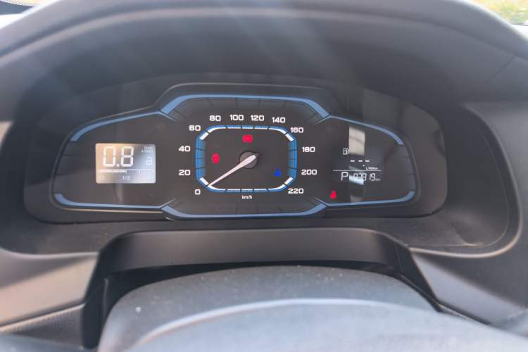 Used Roewe 360 2016 1.5L Automatic Smart Screen Version Odometer Close Up