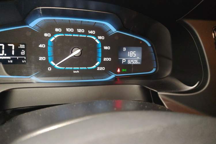 Used Roewe 360 2016 1.5L Automatic Smart Screen Version Odometer Close Up