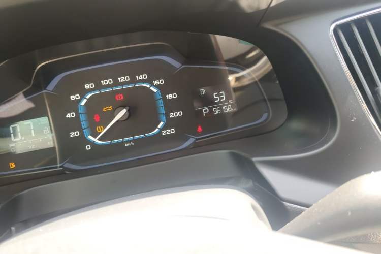 Used Roewe 360 2016 1.5L Automatic Smart Screen Version Odometer Close Up