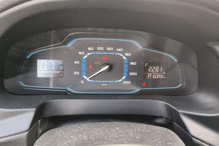 Used Roewe 360 2016 1.5L Automatic Smart Screen Version Odometer Close Up