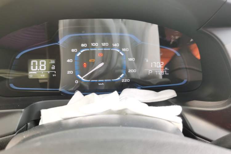 Used Roewe 360 2016 1.5L Automatic Smart Screen Version Odometer Close Up