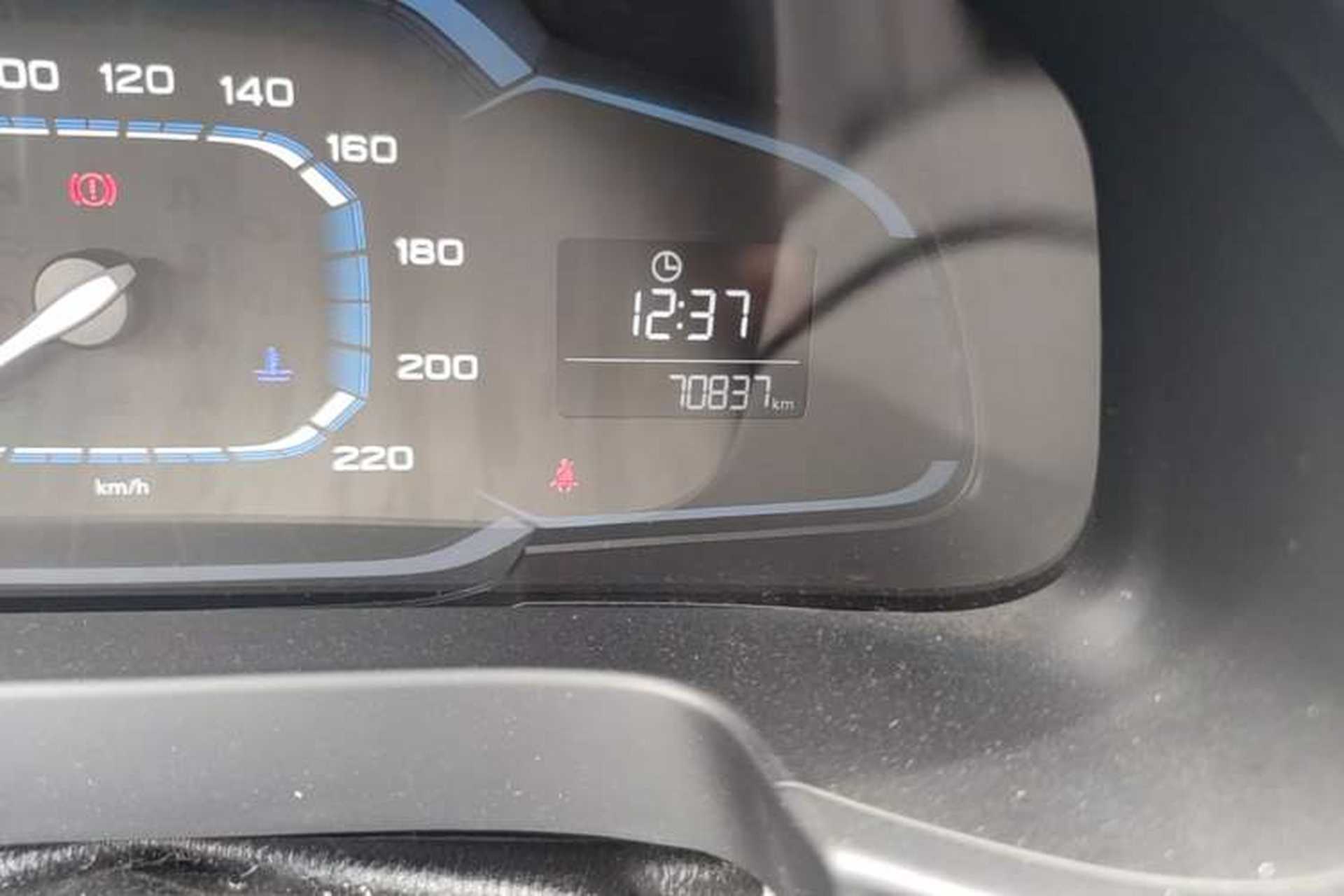 Used Roewe 360 2016 1.5L Manual Smart Screen Version Odometer Close Up