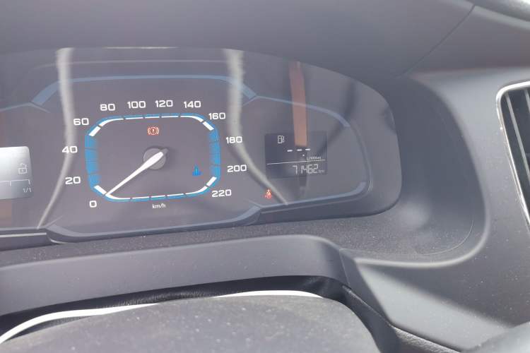 Used Roewe 360 2016 1.5L Manual Smart Screen Version Odometer Close Up
