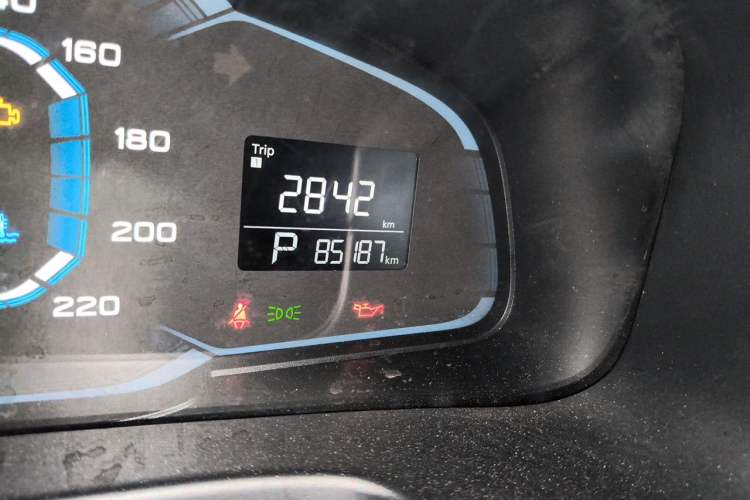 Used Roewe 360 2016 1.5L Automatic Smart Screen Version Odometer Close Up