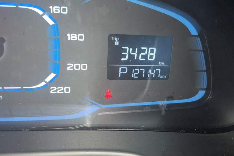 Used Roewe 360 2016 1.5L Automatic Smart Screen Version Odometer Close Up