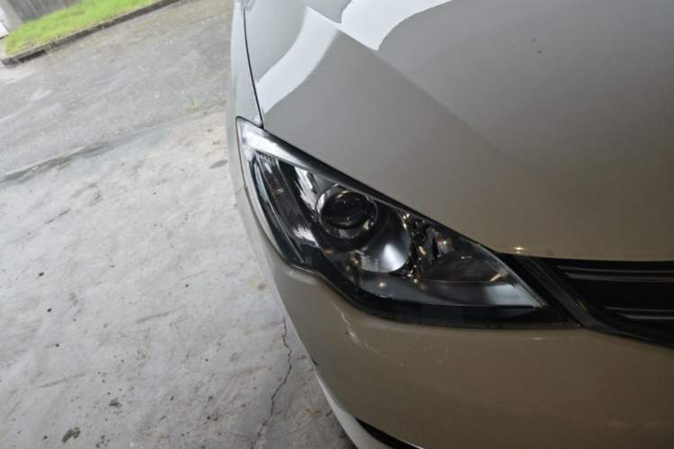 Used Roewe 360 2016 1.5L Automatic Smart Screen Version Right Front Headlight