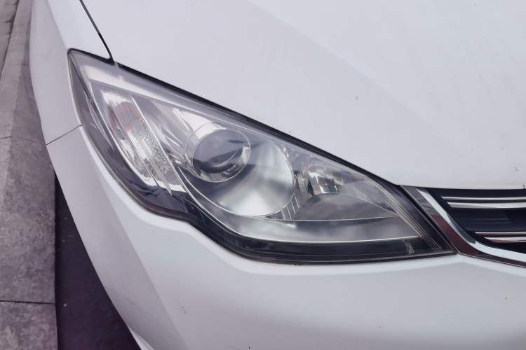 Used Roewe 360 2016 1.5L Manual Smart Screen Version Right Front Headlight