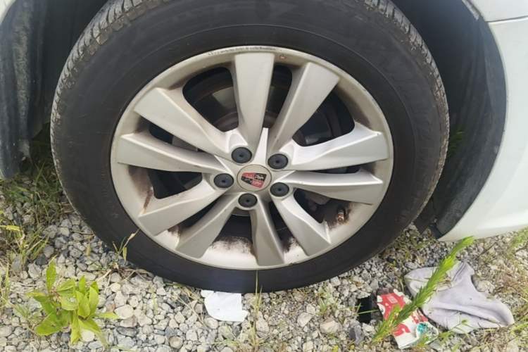 Used Roewe 360 2016 1.5L Manual Smart Screen Version Right Front Wheel Hub