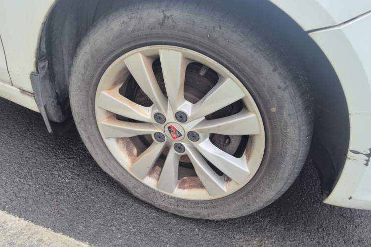 Used Roewe 360 2016 1.5L Manual Smart Screen Version Right Front Wheel Hub