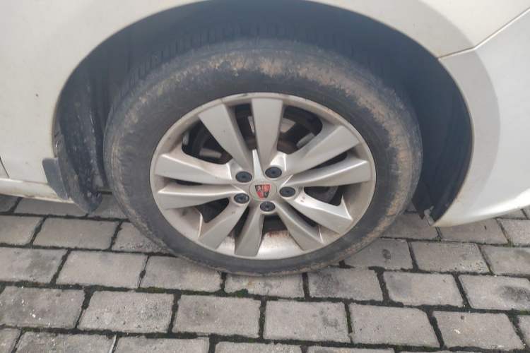 Used Roewe 360 2016 1.5L Manual Smart Screen Version Right Front Wheel Hub