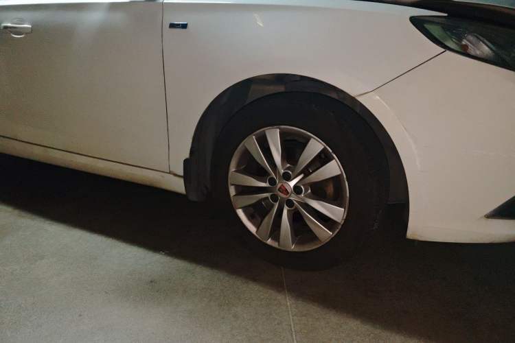Used Roewe 360 2016 1.5L Manual Smart Screen Version Right Front Wheel Hub