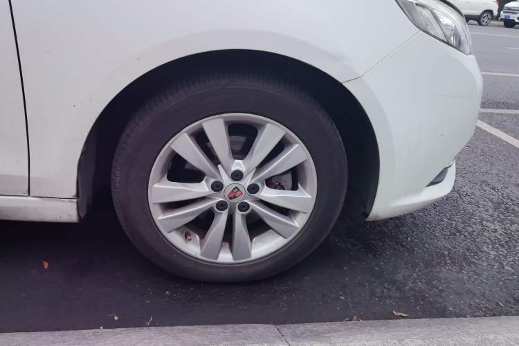 Used Roewe 360 2016 1.5L Manual Smart Screen Version Right Front Wheel Hub