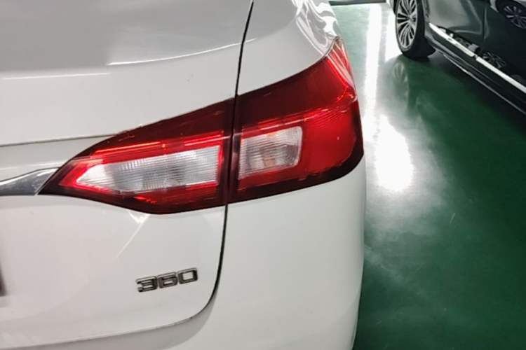 Used Roewe 360 2016 1.5L Automatic Smart Screen Version Right Rear Taillight