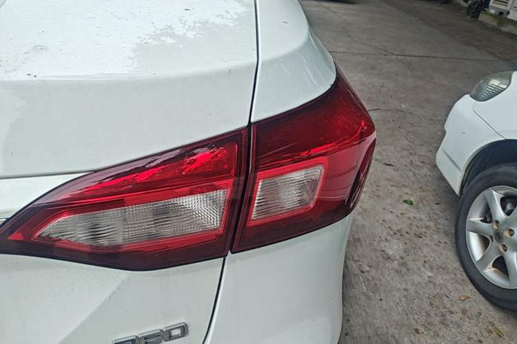 Used Roewe 360 2016 1.5L Automatic Smart Screen Version Right Rear Taillight