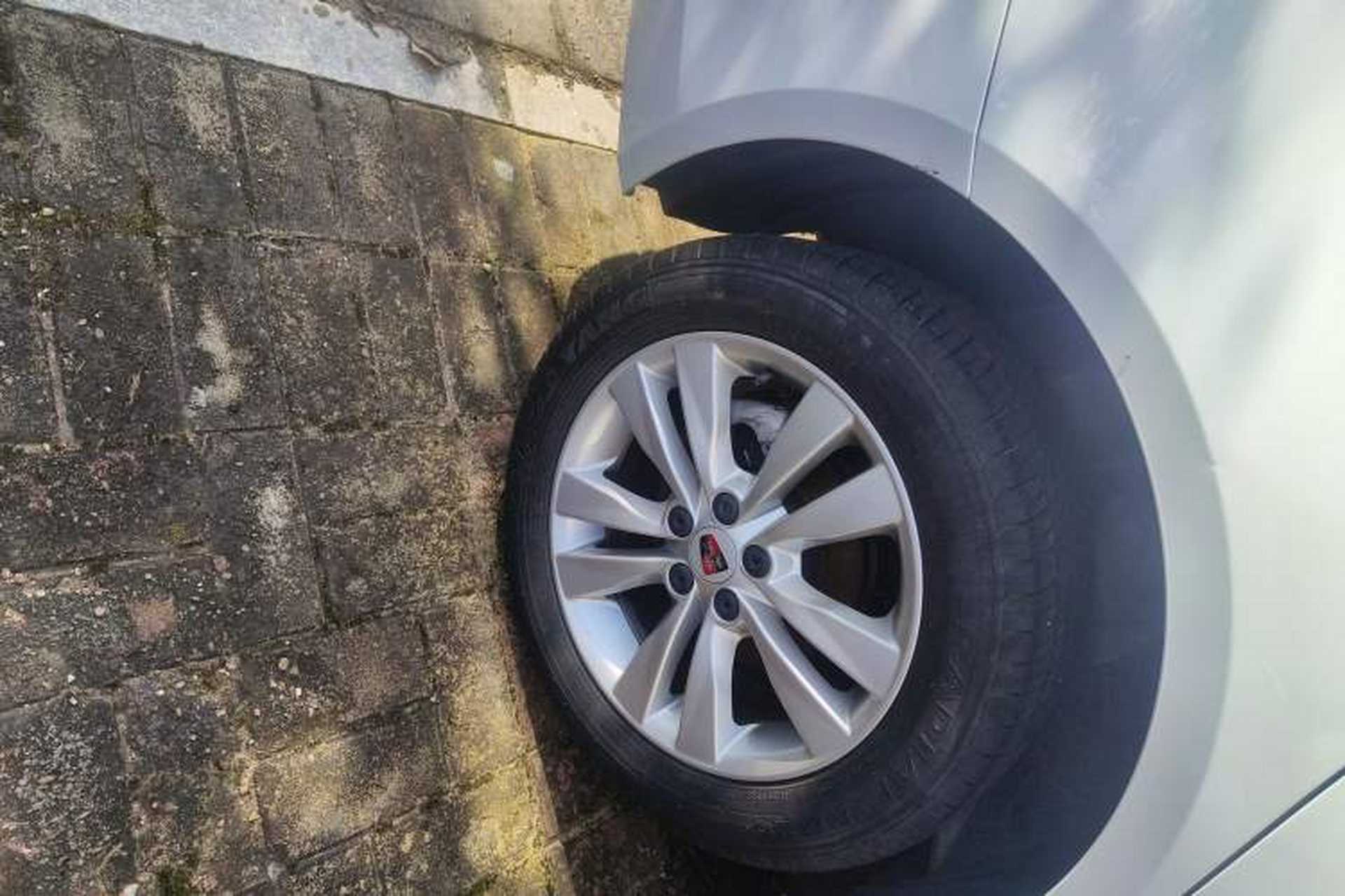 Used Roewe 360 2016 1.5L Automatic Smart Screen Version Right Rear Wheel Hub