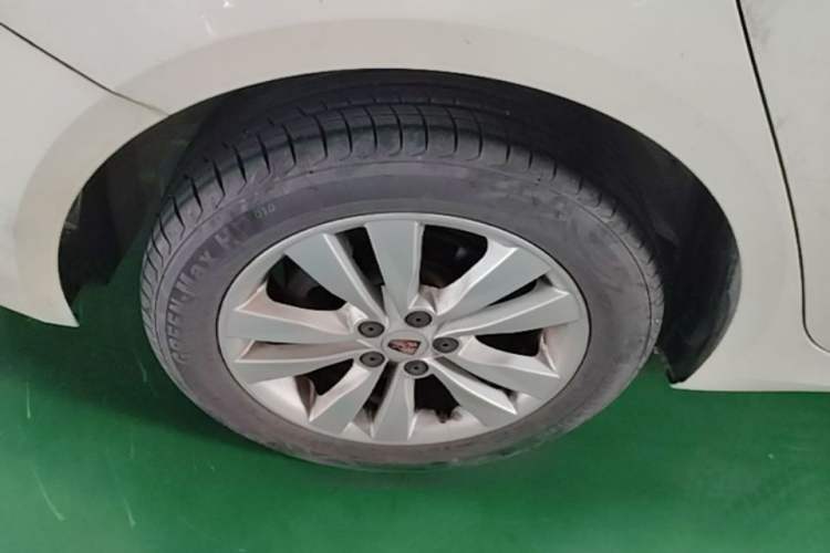 Used Roewe 360 2016 1.5L Automatic Smart Screen Version Right Rear Wheel Hub