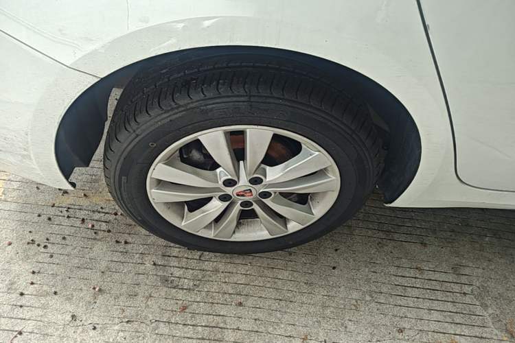 Used Roewe 360 2016 1.5L Automatic Smart Screen Version Right Rear Wheel Hub