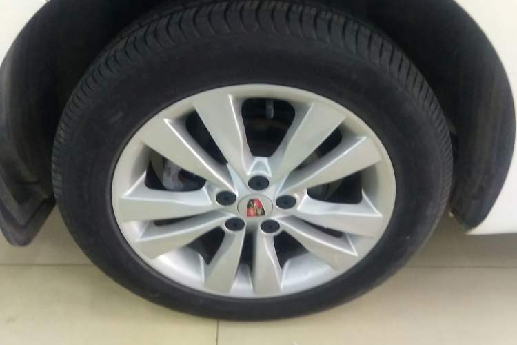 Used Roewe 360 2016 1.5L Automatic Smart Screen Version Right Rear Wheel Hub