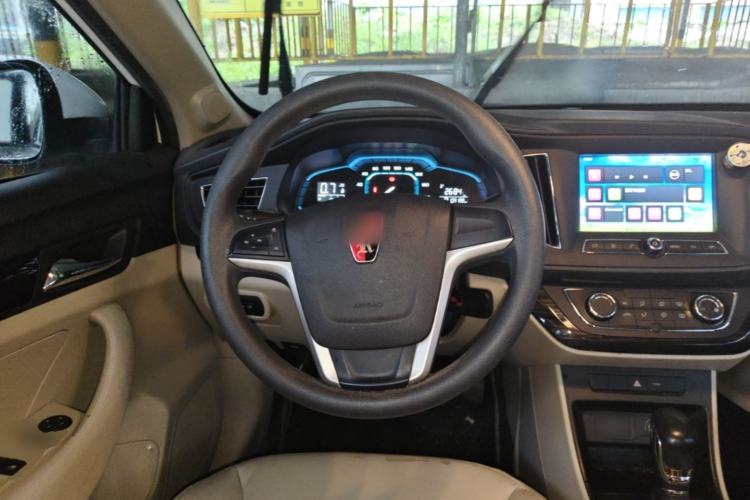 Used Roewe 360 2016 1.5L Automatic Smart Screen Version Steering Wheel