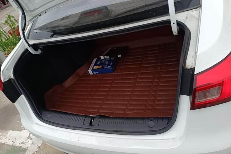 Used Roewe 360 2016 1.5L Automatic Smart Screen Version Trunk