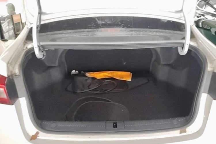 Used Roewe 360 2016 1.5L Automatic Smart Screen Version Trunk