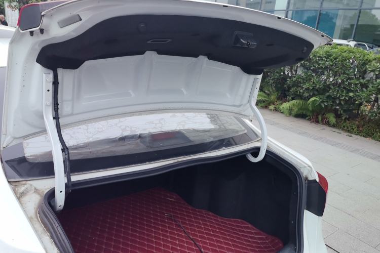 Used Roewe 360 2016 1.5L Manual Smart Screen Version Trunk