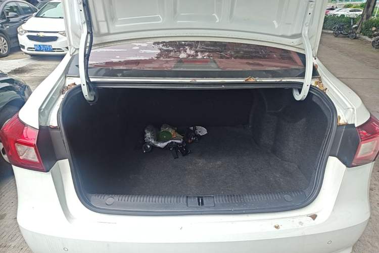 Used Roewe 360 2016 1.5L Automatic Smart Screen Version Trunk