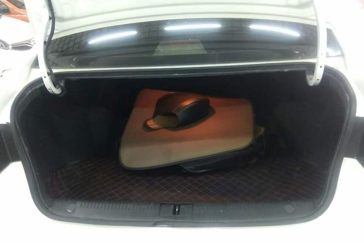 Used Roewe 360 2016 1.5L Automatic Smart Screen Version Trunk