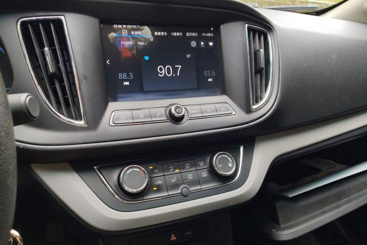 Used Roewe 360 2016 1.5L Automatic Smart Screen Version Audio And AC Panel