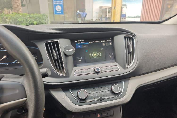 Used Roewe 360 2016 1.5L Automatic Smart Screen Version Audio And AC Panel